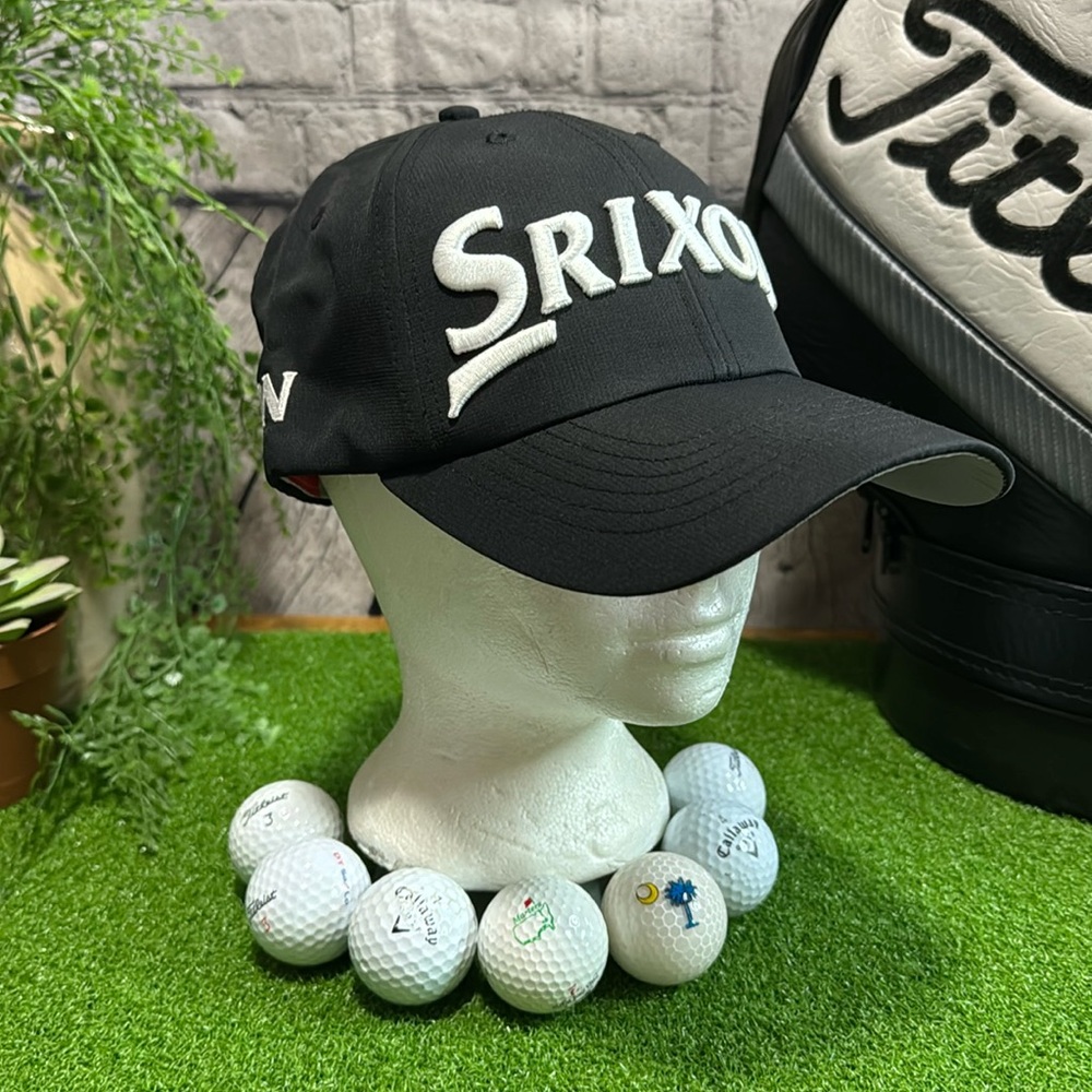 Black Srixon strapback light weight hat
